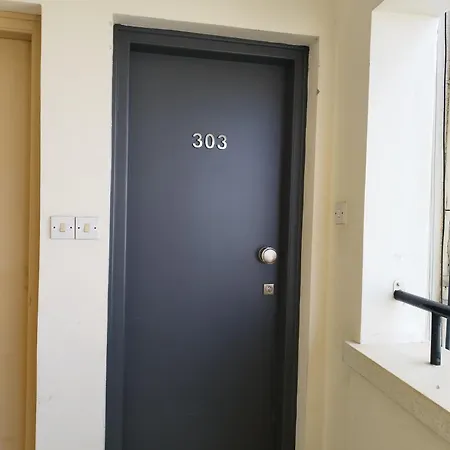 303 St Lazaros View 아파트 *